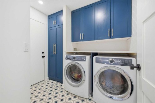 153 Cougarstone Common Sw, Calgary, AB - Indoor Photo Showing Laundry Room