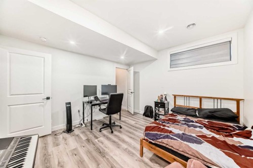 15021 1 Street Nw, Calgary, AB - Indoor Photo Showing Bedroom