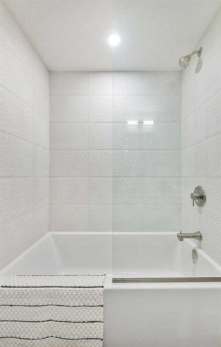 218 Mitchell Heath Nw, Calgary, AB - Indoor Photo Showing Bathroom