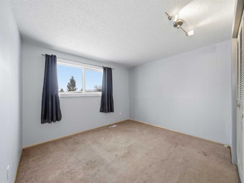 125-330 Canterbury Drive Sw, Calgary, AB - Indoor Photo Showing Other Room