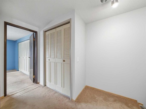 125-330 Canterbury Drive Sw, Calgary, AB - Indoor Photo Showing Other Room