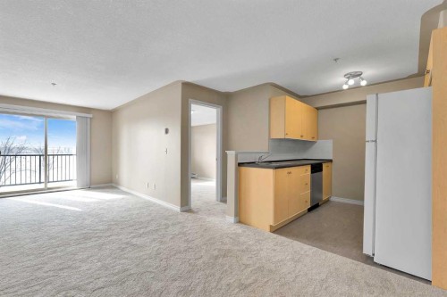 1327-8 Bridlecrest Drive Sw, Calgary, AB - Indoor Photo Showing Kitchen