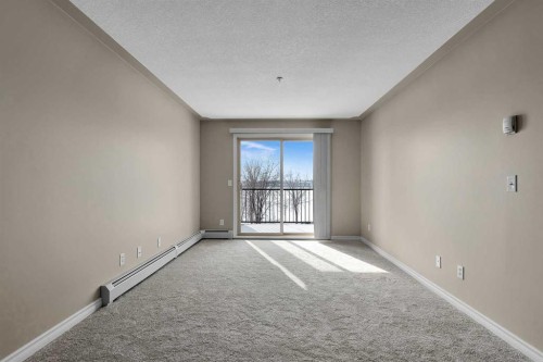 1327-8 Bridlecrest Drive Sw, Calgary, AB - Indoor Photo Showing Other Room