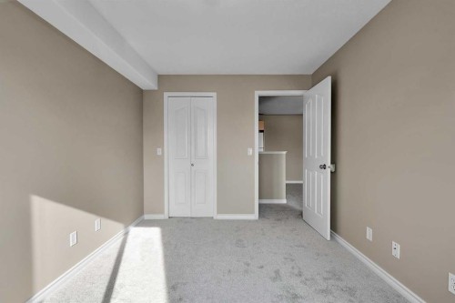 1327-8 Bridlecrest Drive Sw, Calgary, AB - Indoor Photo Showing Other Room