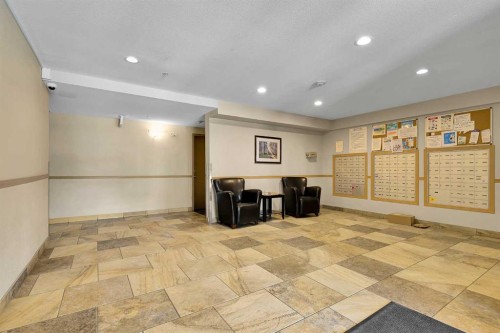 1327-8 Bridlecrest Drive Sw, Calgary, AB - Indoor Photo Showing Other Room