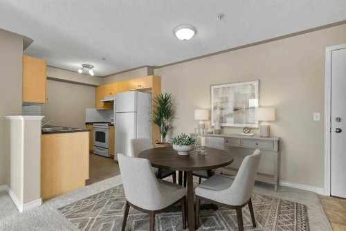 1327-8 Bridlecrest Drive Sw, Calgary, AB - Indoor Photo Showing Other Room