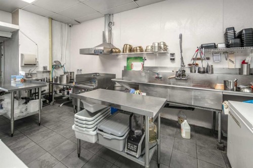 2111 Centre Street Nw, Calgary, AB 