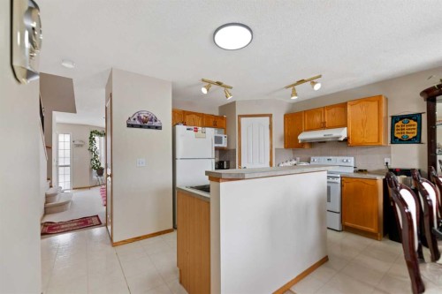101 Taravista Crescent, Calgary, AB - Indoor Photo Showing Kitchen