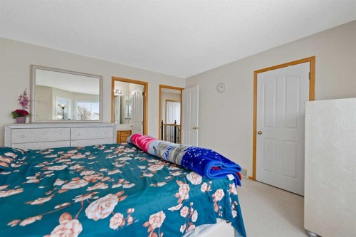 101 Taravista Crescent, Calgary, AB - Indoor Photo Showing Bedroom