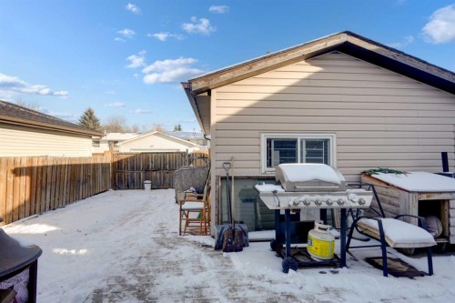 312 Pinegreen Close Ne, Calgary, AB 
