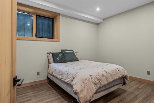 104 Rummel Place, Canmore, AB - Indoor Photo Showing Bedroom