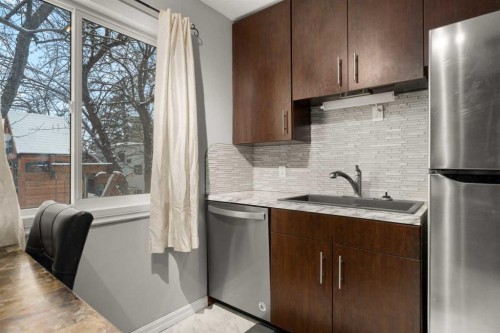 2219 41 Street Se, Calgary, AB - Indoor Photo Showing Kitchen