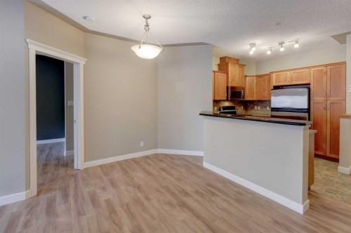 209-10 Discovery Ridge Close Sw, Calgary, AB - Indoor Photo Showing Kitchen