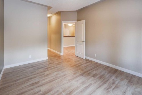 209-10 Discovery Ridge Close Sw, Calgary, AB - Indoor Photo Showing Other Room