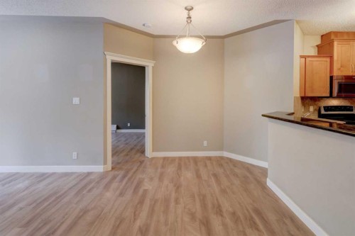 209-10 Discovery Ridge Close Sw, Calgary, AB - Indoor Photo Showing Kitchen