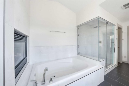 428 Aspen Glen Place Sw, Calgary, AB - Indoor Photo Showing Bathroom