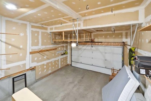 428 Aspen Glen Place Sw, Calgary, AB - Indoor Photo Showing Garage