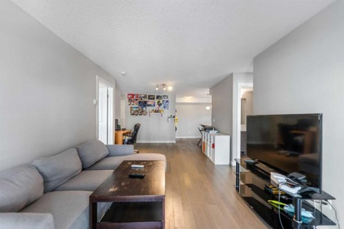 201-2300 Evanston Square Nw, Calgary, AB - Indoor Photo Showing Living Room