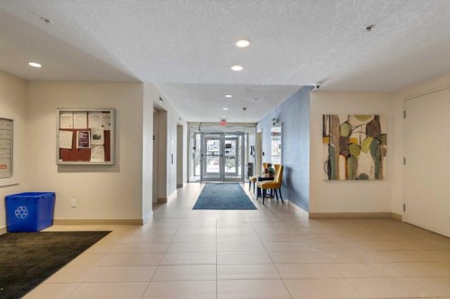 201-2300 Evanston Square Nw, Calgary, AB - Indoor Photo Showing Other Room