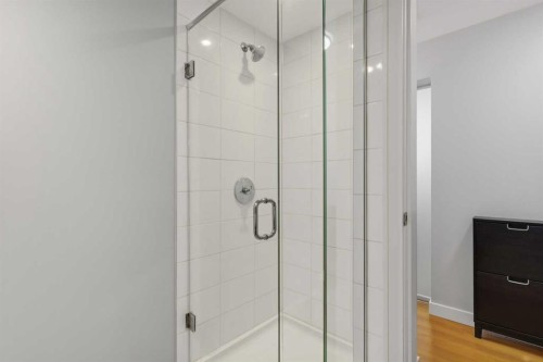 521-222 Riverfront Avenue Sw, Calgary, AB - Indoor Photo Showing Bathroom