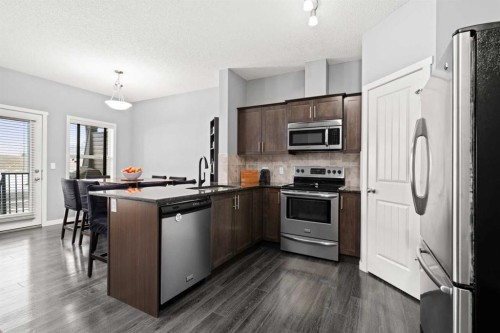 15 Copperpond Landing Se, Calgary, AB - Indoor Photo Showing Kitchen