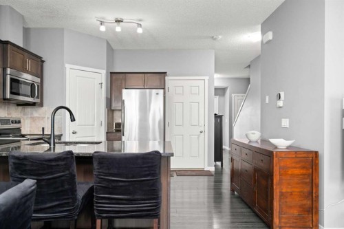 15 Copperpond Landing Se, Calgary, AB - Indoor Photo Showing Kitchen