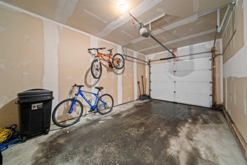 15 Copperpond Landing Se, Calgary, AB - Indoor Photo Showing Garage
