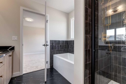 349 Heartwood Park Se, Calgary, AB - Indoor Photo Showing Bathroom