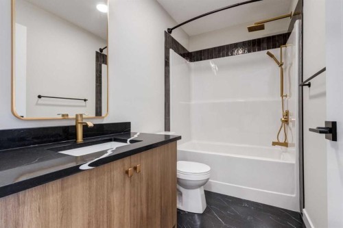 349 Heartwood Park Se, Calgary, AB - Indoor Photo Showing Bathroom