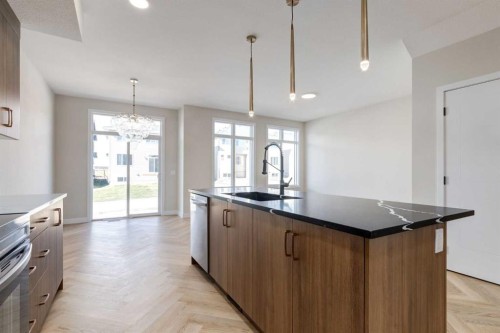349 Heartwood Park Se, Calgary, AB - Indoor Photo Showing Kitchen