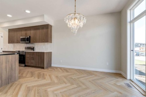 349 Heartwood Park Se, Calgary, AB - Indoor Photo Showing Kitchen