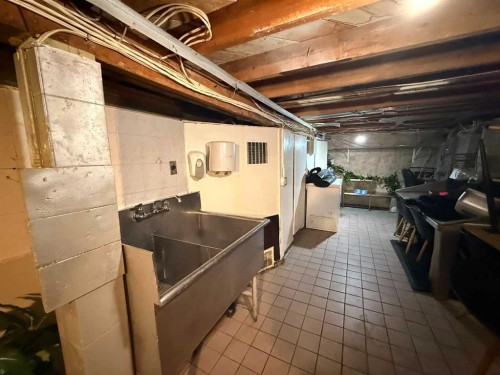 614 1 Avenue Ne, Calgary, AB 