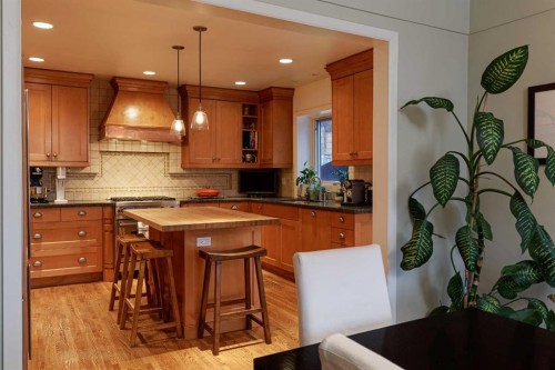 504 Crescent Boulevard Sw, Calgary, AB - Indoor Photo Showing Kitchen