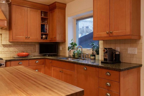504 Crescent Boulevard Sw, Calgary, AB - Indoor Photo Showing Kitchen With Double Sink