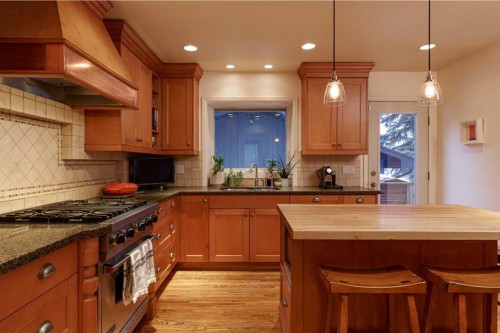 504 Crescent Boulevard Sw, Calgary, AB - Indoor Photo Showing Kitchen