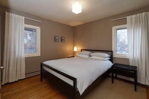 504 Crescent Boulevard Sw, Calgary, AB - Indoor Photo Showing Bedroom