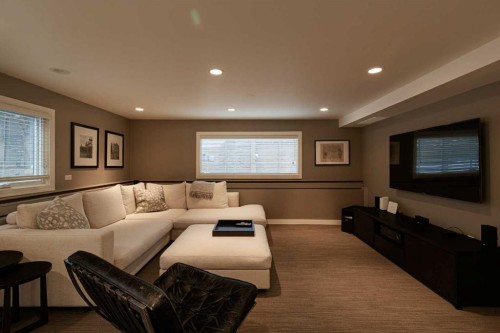 504 Crescent Boulevard Sw, Calgary, AB - Indoor Photo Showing Living Room