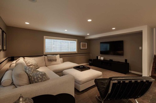 504 Crescent Boulevard Sw, Calgary, AB - Indoor Photo Showing Living Room