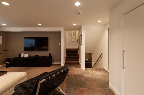 504 Crescent Boulevard Sw, Calgary, AB - Indoor