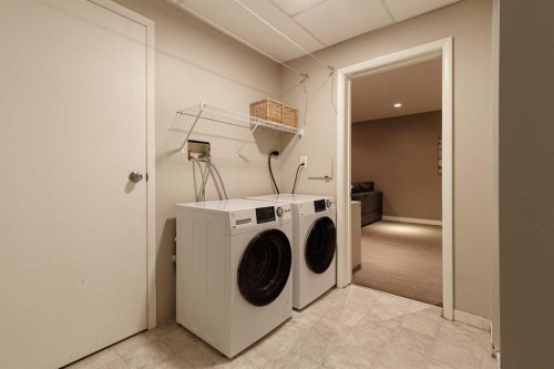 504 Crescent Boulevard Sw, Calgary, AB - Indoor Photo Showing Laundry Room
