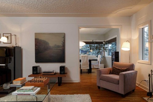 504 Crescent Boulevard Sw, Calgary, AB - Indoor Photo Showing Living Room