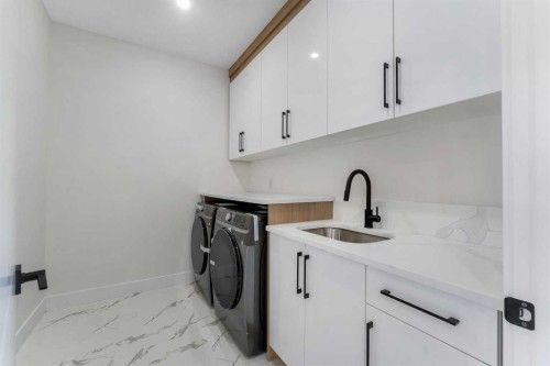 18 South Shore Road, Chestermere, AB - Indoor Photo Showing Laundry Room
