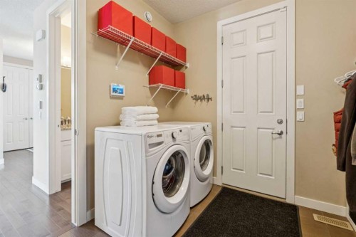 33 Quarry Heights Se, Calgary, AB 