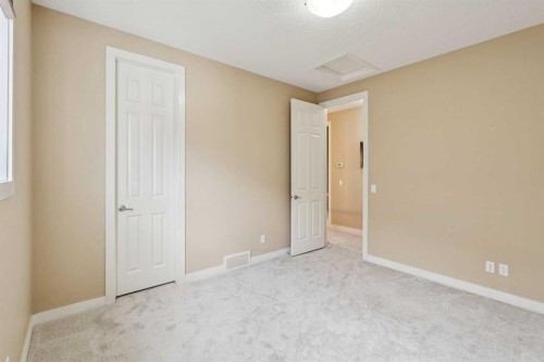 33 Quarry Heights Se, Calgary, AB 