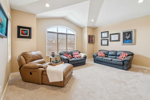 33 Quarry Heights Se, Calgary, AB 