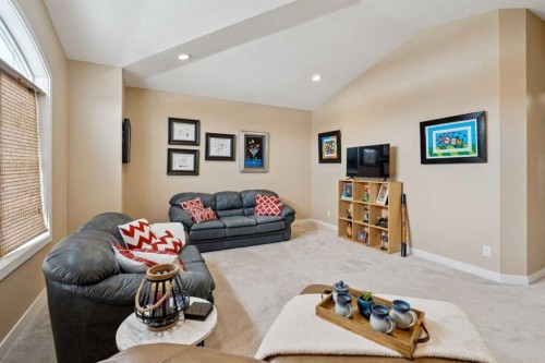 33 Quarry Heights Se, Calgary, AB 