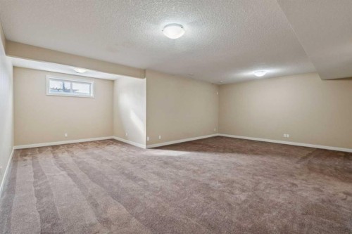 33 Quarry Heights Se, Calgary, AB 