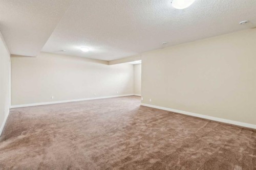 33 Quarry Heights Se, Calgary, AB 