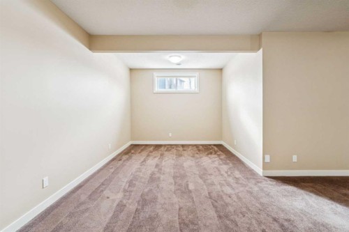 33 Quarry Heights Se, Calgary, AB 