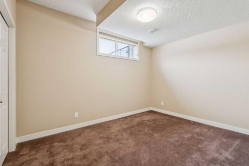 33 Quarry Heights Se, Calgary, AB 